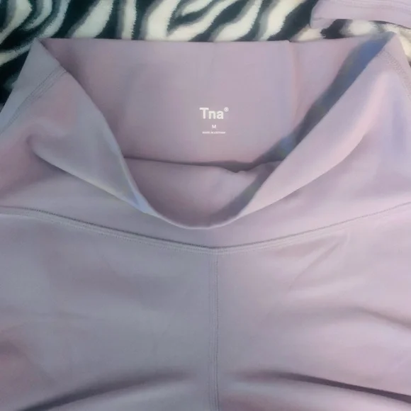 Aritzia TNA butter legging - Picture 3 of 3